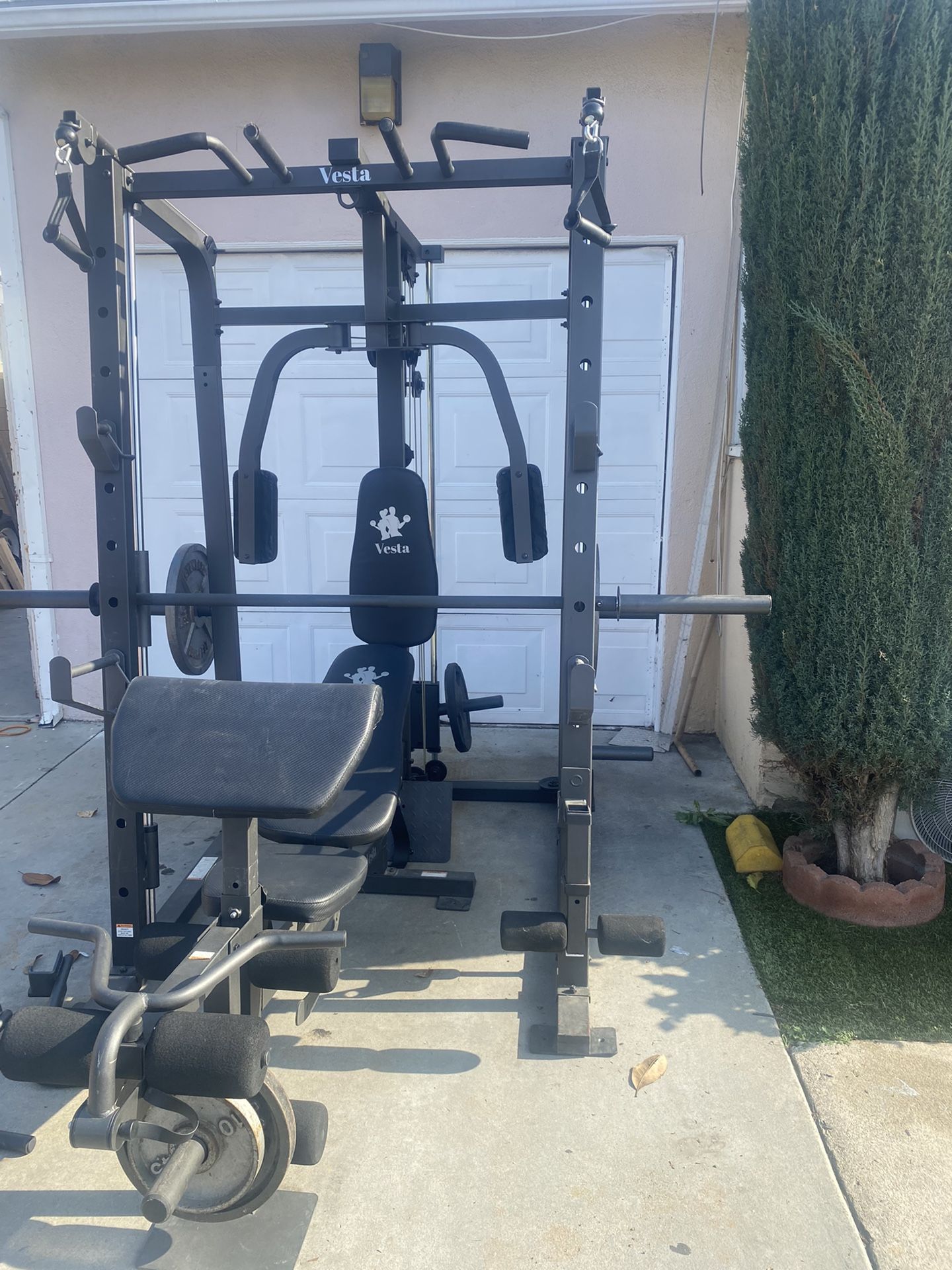 Vesta Smith Machine With Vesta Adjustable Bench And Some Weights for