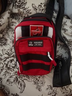 WOLFpak Sling Crossbody Bag Medium Red Black White Zip Pockets Adjustable Strap
