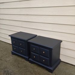 Thomasville 2 Night stands