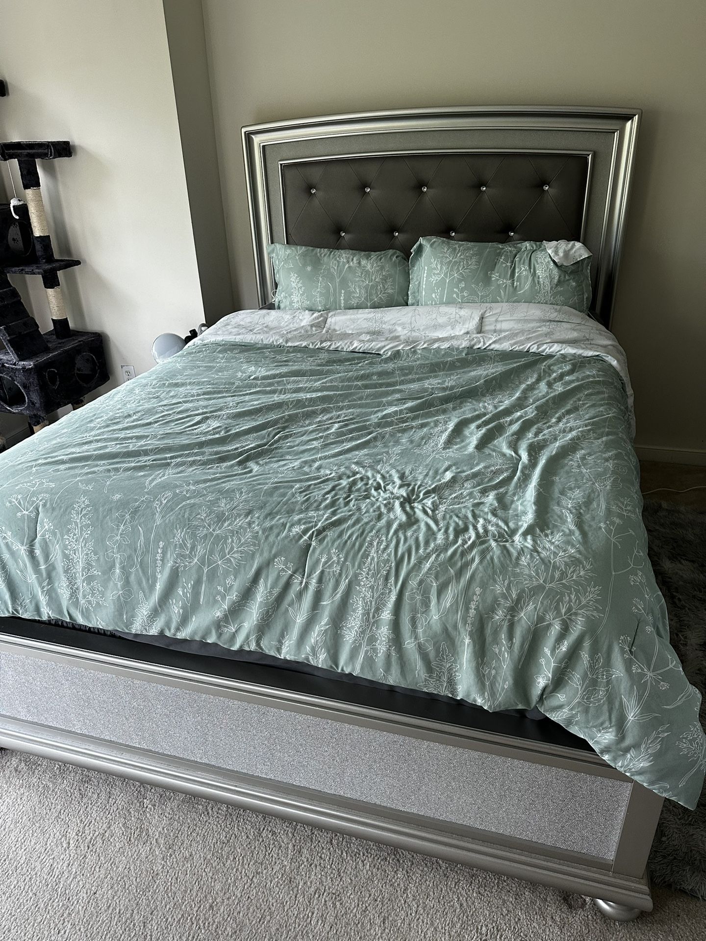 Silver Queen Bed With Dresser