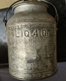 Milk or cream 4 qt can with lid