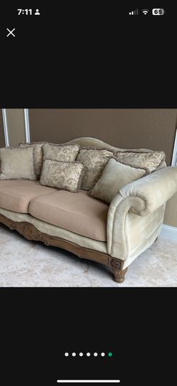 Free - Victorian-style sofa
