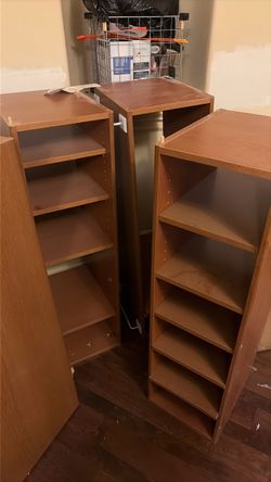 Shoe closet shelves