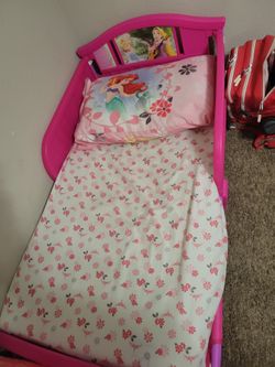 Girl toddler bed
