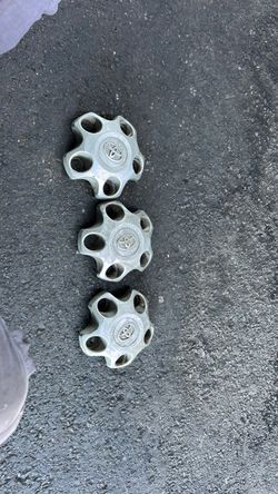 Toyota Tundra Center, Caps
