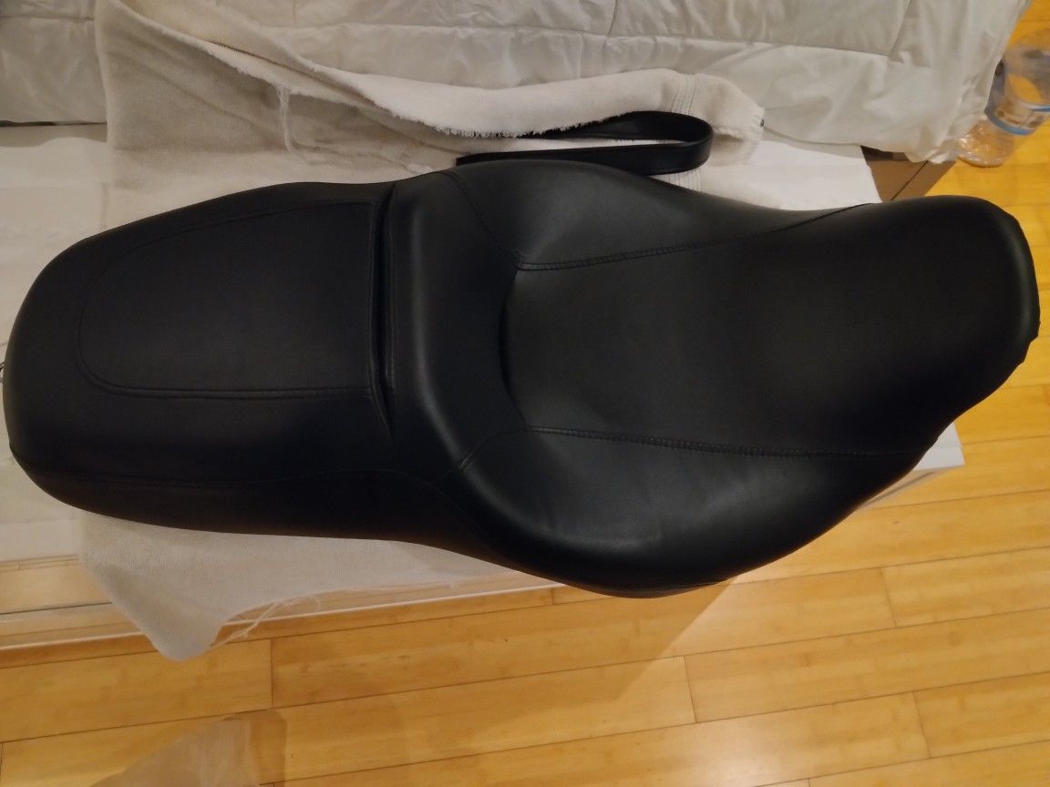 OEM HARLEY DAVIDSON FACTORY ROAD / STREET GLIDE SEAT H820501BR00001