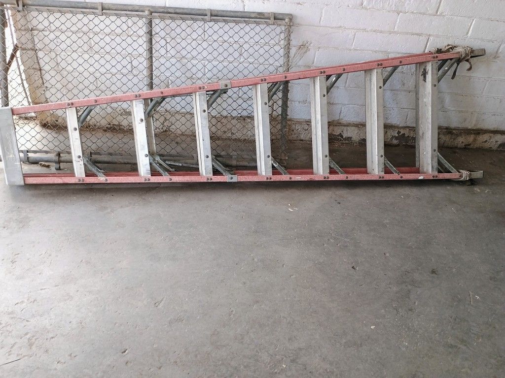 Louisville Fiberglass Ladder