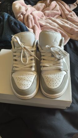 Women Jordan 1 Low