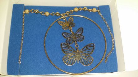 Brand new: Avon 1 pc jewelry gift set ( butterfly hoop pendant) $6