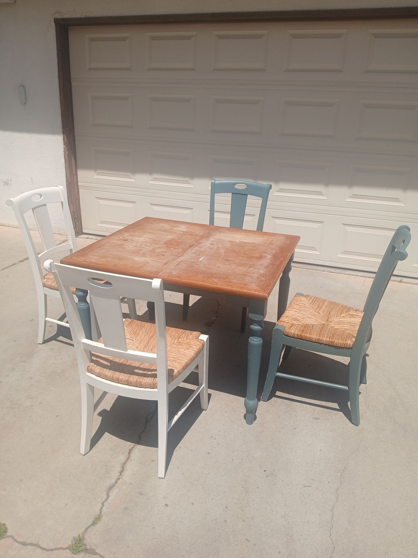 Kitchen Table 4 chairs