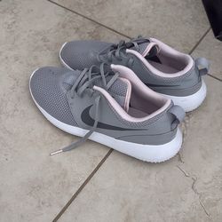 Woman’s Nikes Shoes