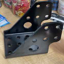 CROSSMEMBER BRACKET FOR FREIGHTLINER