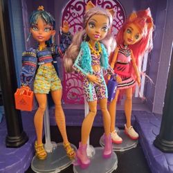 Monster High Dolls Lot 