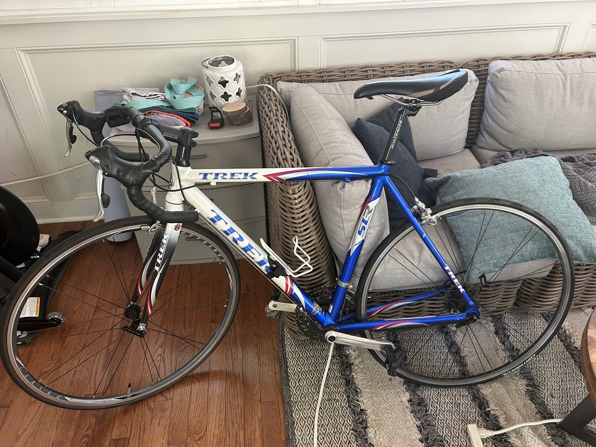 Trek 2.1 pilot 58 cm Road Bike With Tires