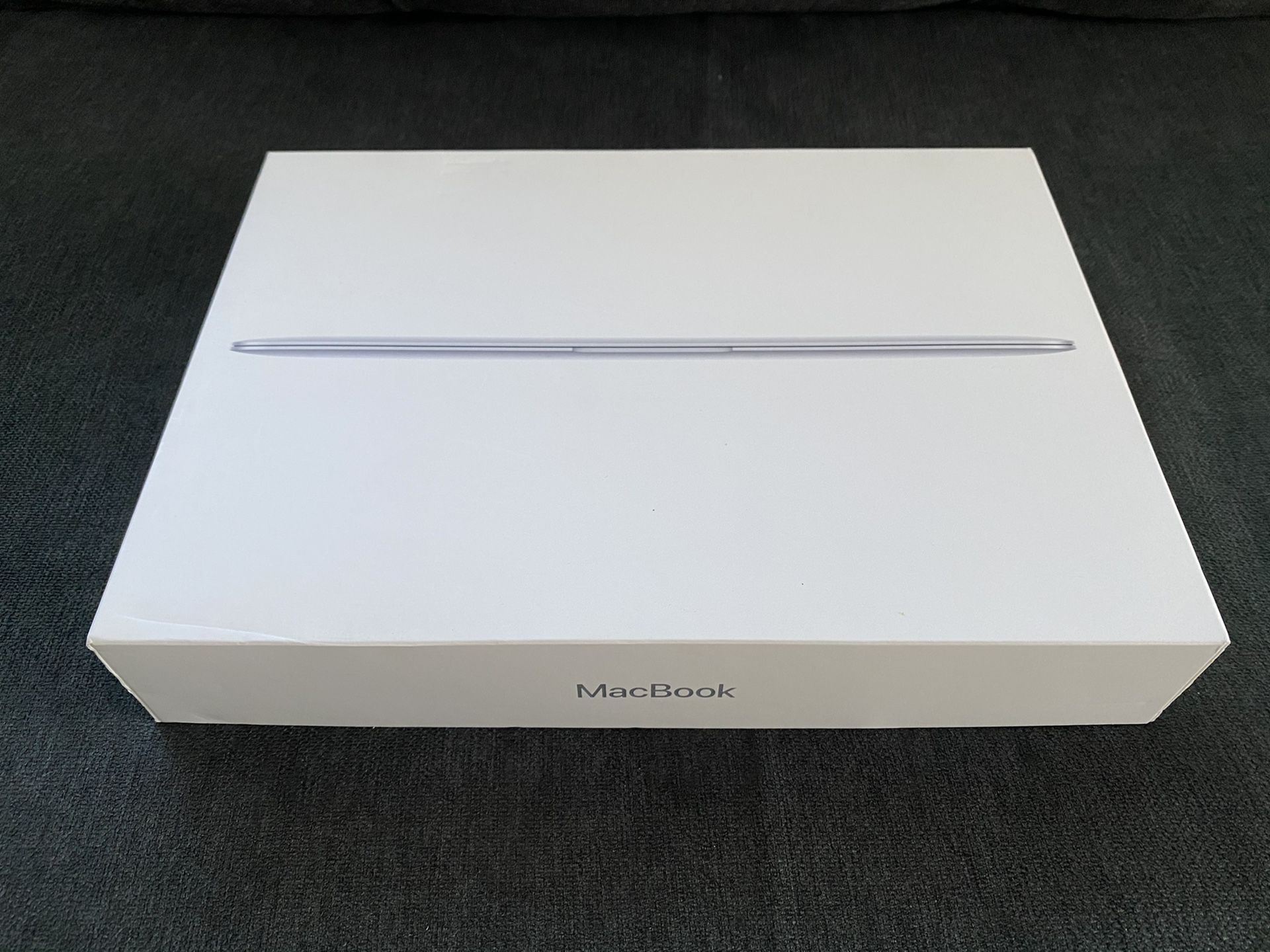 Macbook Retina 2017 12” Laptop + BOX + ORIGINAL CHARGER