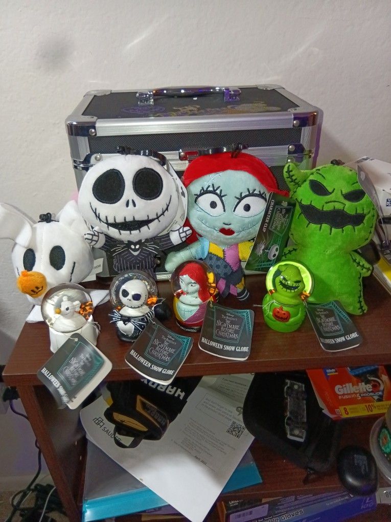 Disney Nightmare Before Christmas Snow Globes And Character Clips 