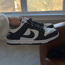 Nike Panda Dunks (size 6 Women’s)