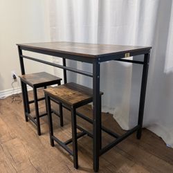 Kitchen/Dining Table