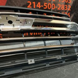 CHEVY SILVERADO 2500/3500 GRILLE 2020-2023 HIGH COUNTRY without CAMERA OEM