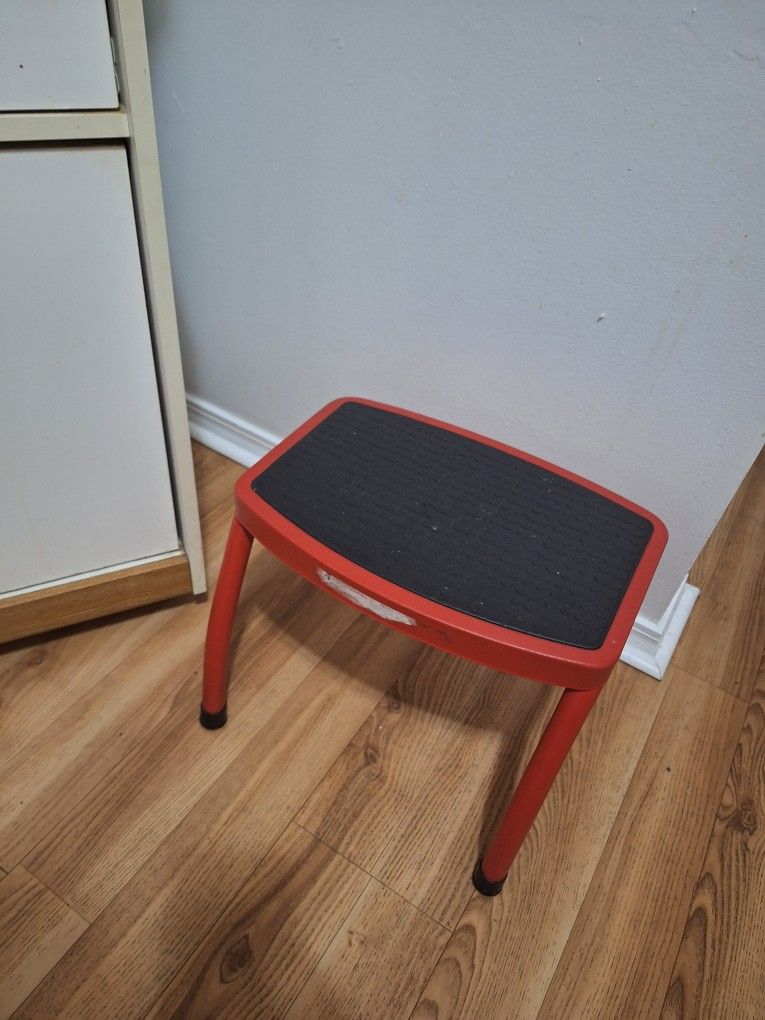Red Kitchen, Ice Maker, Blender, Air Popper Bread Box Garbage Can Chooper