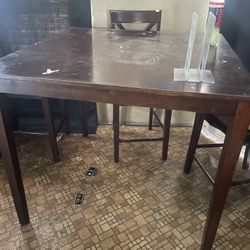 Dining Table/chairs