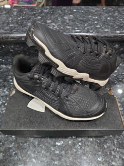 Under Armour (Girls softball/baseball cleats) size 4y