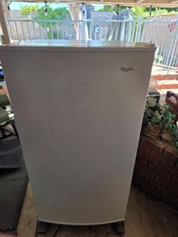 Whirlpool White Upright Freezer