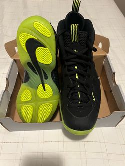 Size 6.5Y, 8W Nike Air Foamposite One Black Volt