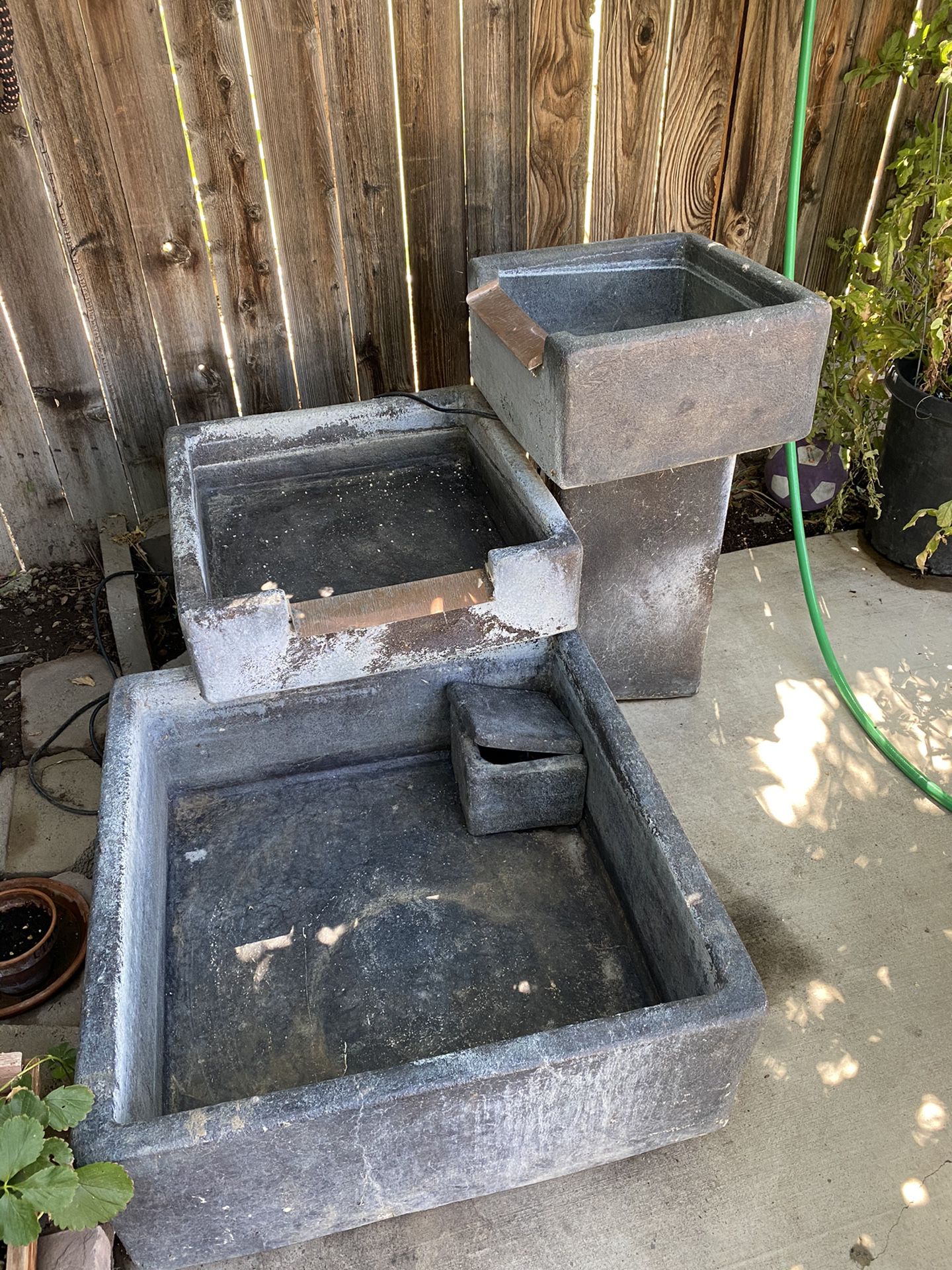 Concrete Water Fountain/Fuente de Concreto