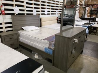 New 4pc queen size bedroom set tax included free delivery