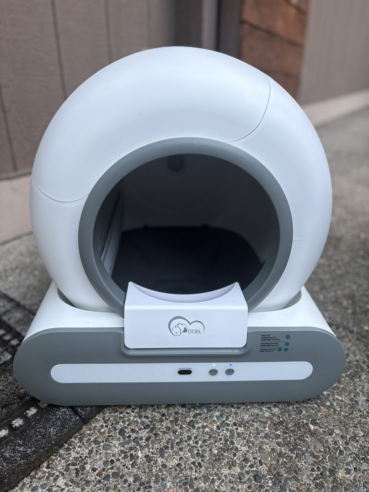 Self Cleaning Litter Box