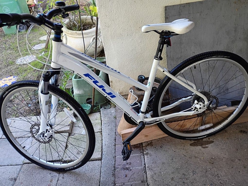 Fuji Aluminum Rd Bike 1.5 Traverse 24 Speed 180