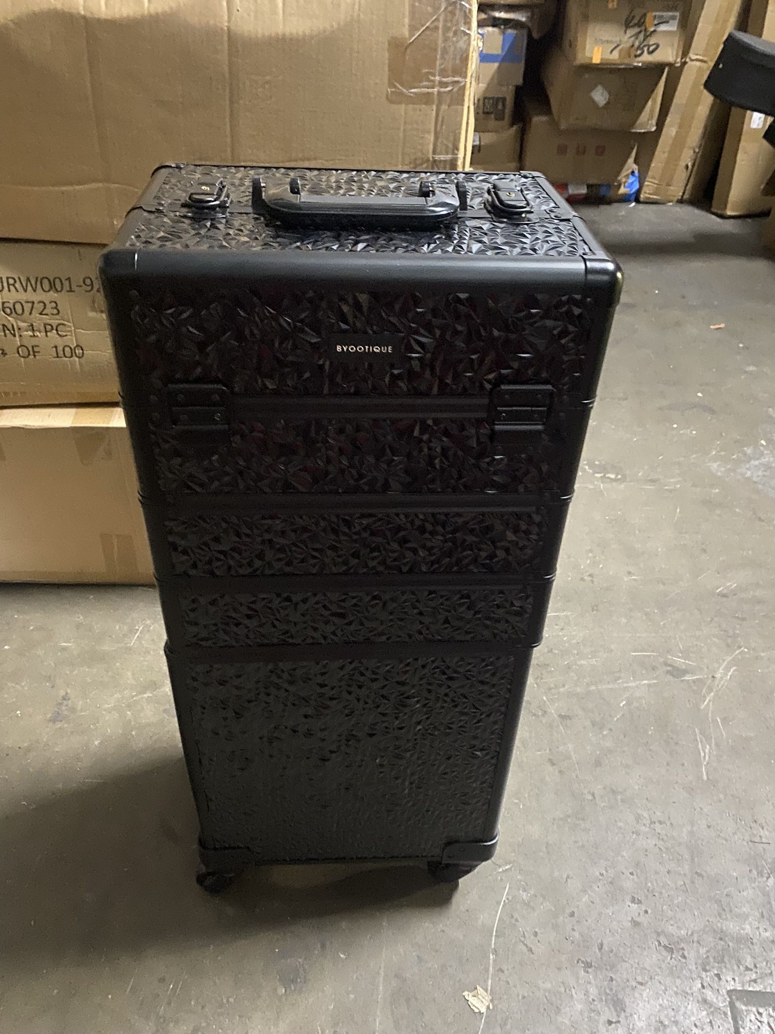 Byootique rolling Makeup case