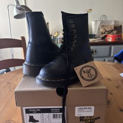 DOC MARTENS Vegan Leather Felix Lace Up Boots Size 6