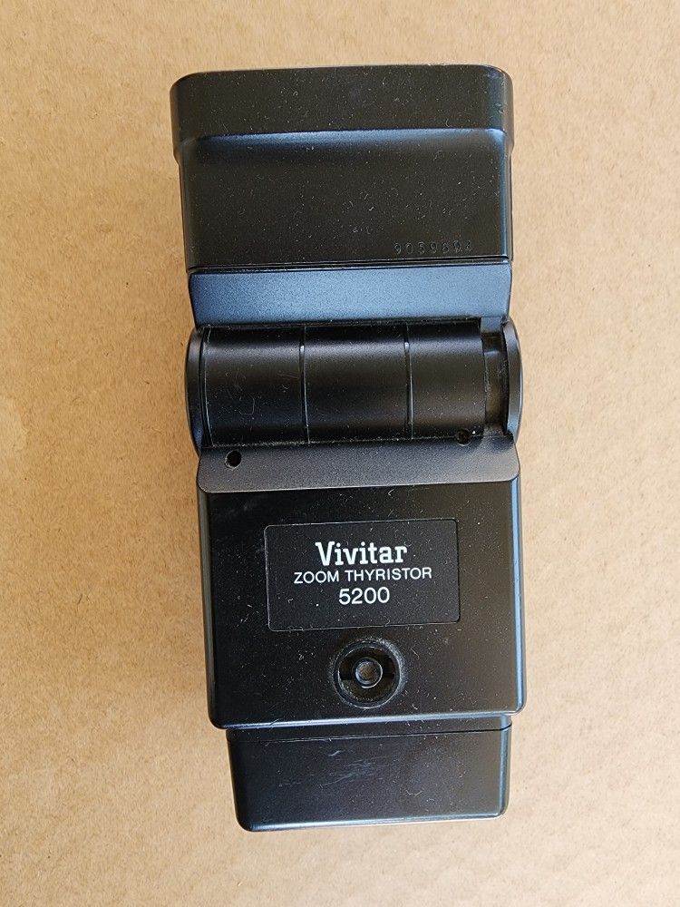 Vivitar Zoom Thyristor 5200 Electronic Flash (Pre-owned)