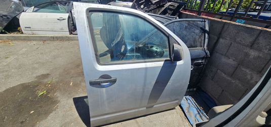 2016 Nissan Frontier right side door