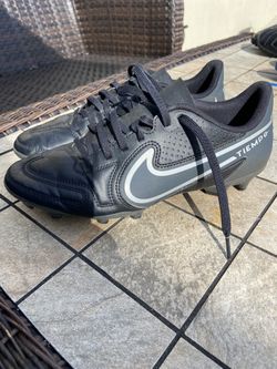 Soccer Cleats Nike Size 7