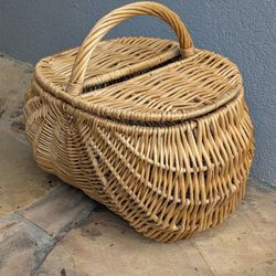 Large Vtg Farmers Butt Harvest Basket Handwoven Wicker Farmhouse Country Decor