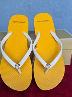 New Authentic Women's Tory Burch Flip Flops Size 8 Only