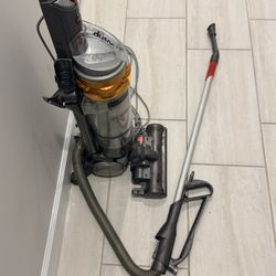 Used/Old Dyson DC18 Slim Multifloor Vacuum Cleaner