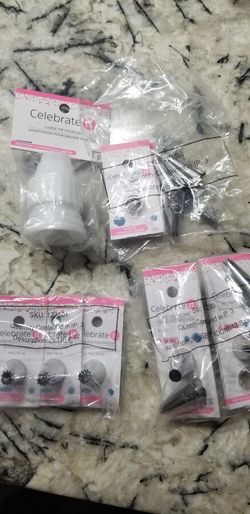 12 Cake Decorating Tips & Adapter