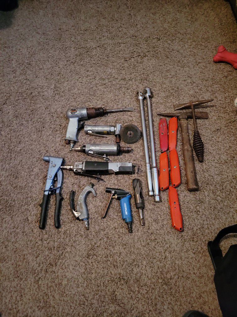 Lots of Pnuematic Tools, Rivet Gun, 5 Razor Knives, 2 Welding Hammers