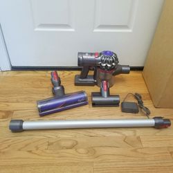 NEW cond DYSON COMPLETE VACUUM WITH COMPLETE ATTACHMENTS  , AMAZING POWER SUCTION  , WORKS. EXCELLENT  , IN THE BOX 