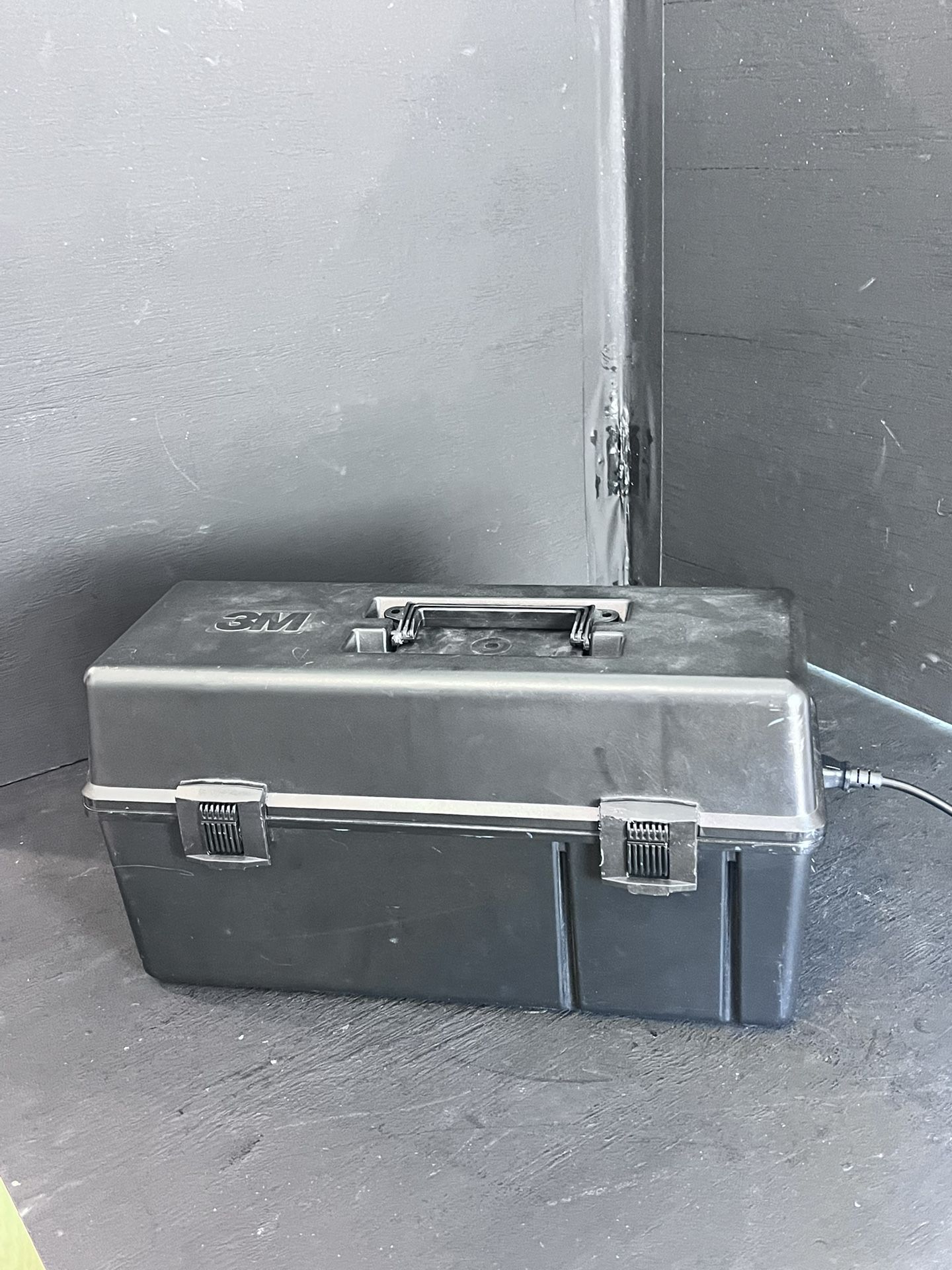 3M Electronics Service Vacuum Model 497 w Hose Power Cord Attachments