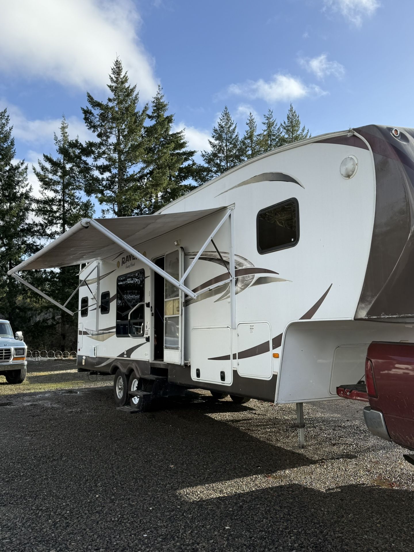 2013 fifth wheel trailer