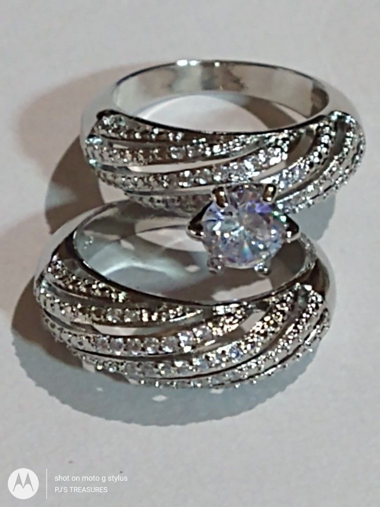 *SET*ENGAGEMENT/WEDDING./OR WEAR SEPARATELY ON DIFFERENT FINGERS TWO PIECE RICH WHITE SHIMMERY ZIRCON, THROUGH BOTH RINGS AND MAIN STONE/ SILVER. 9