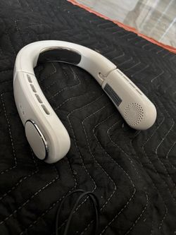 Foldable neck fan