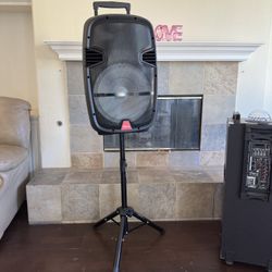 Wireless Speaker System With Tripod & Mic 3000 Watts