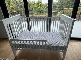 2-in-1 Crate & Barrel Crib & Toddlers Bed 