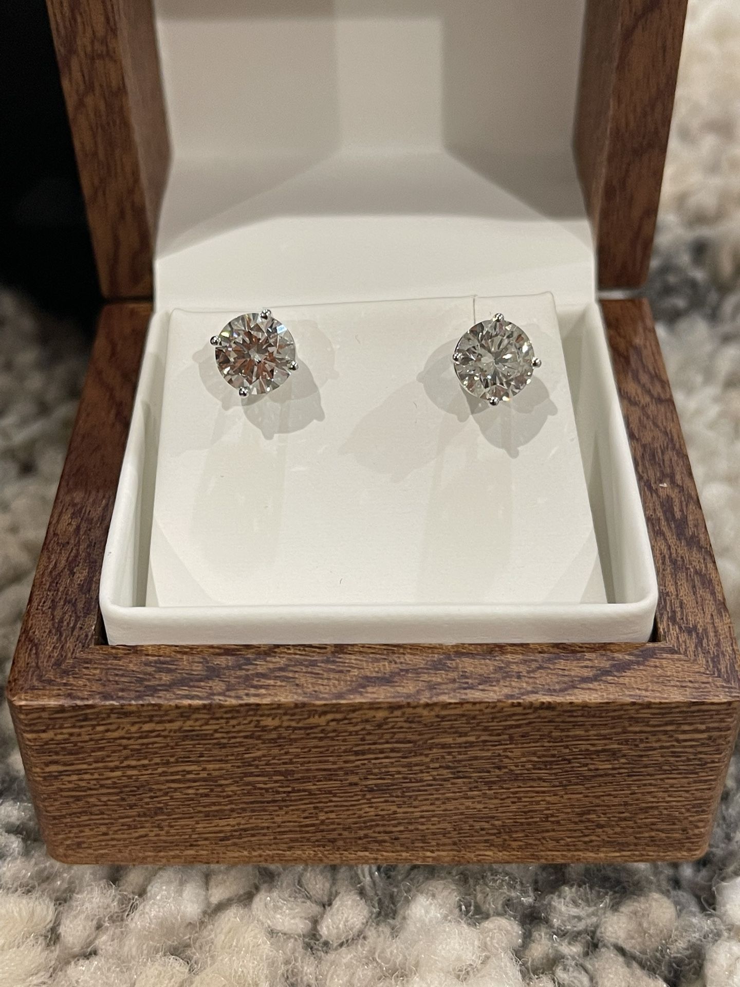 IGI Certified Diamond Stud Earrings (3ctw) 